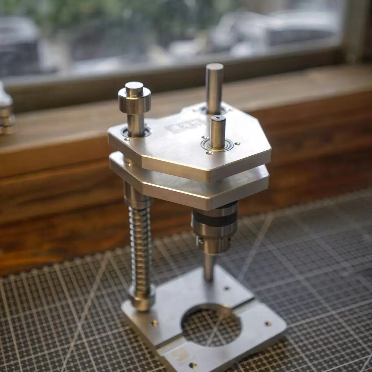 Drill Press - Dudukan Pengeboran Vertikal Presisi Tinggi –